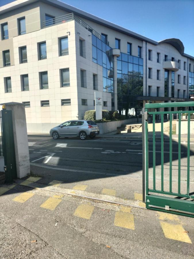 Joli Appartement Proche Metro Lyon Zewnętrze zdjęcie